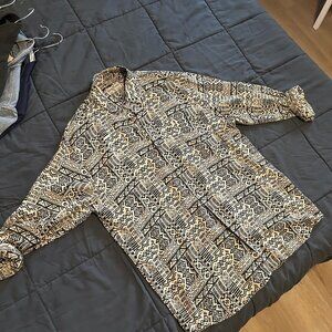 Mens casual long sleeve. Super comfortable. Used but great condition